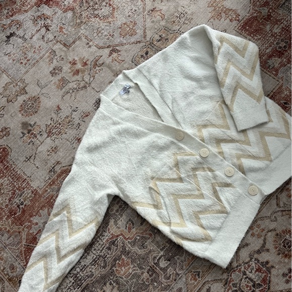 Fate patterned button down sweater - Picture 3 of 6